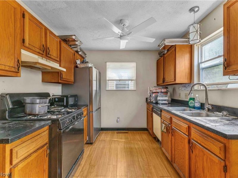 1396 E 124 Street, Cleveland, OH 44106 Photo 18