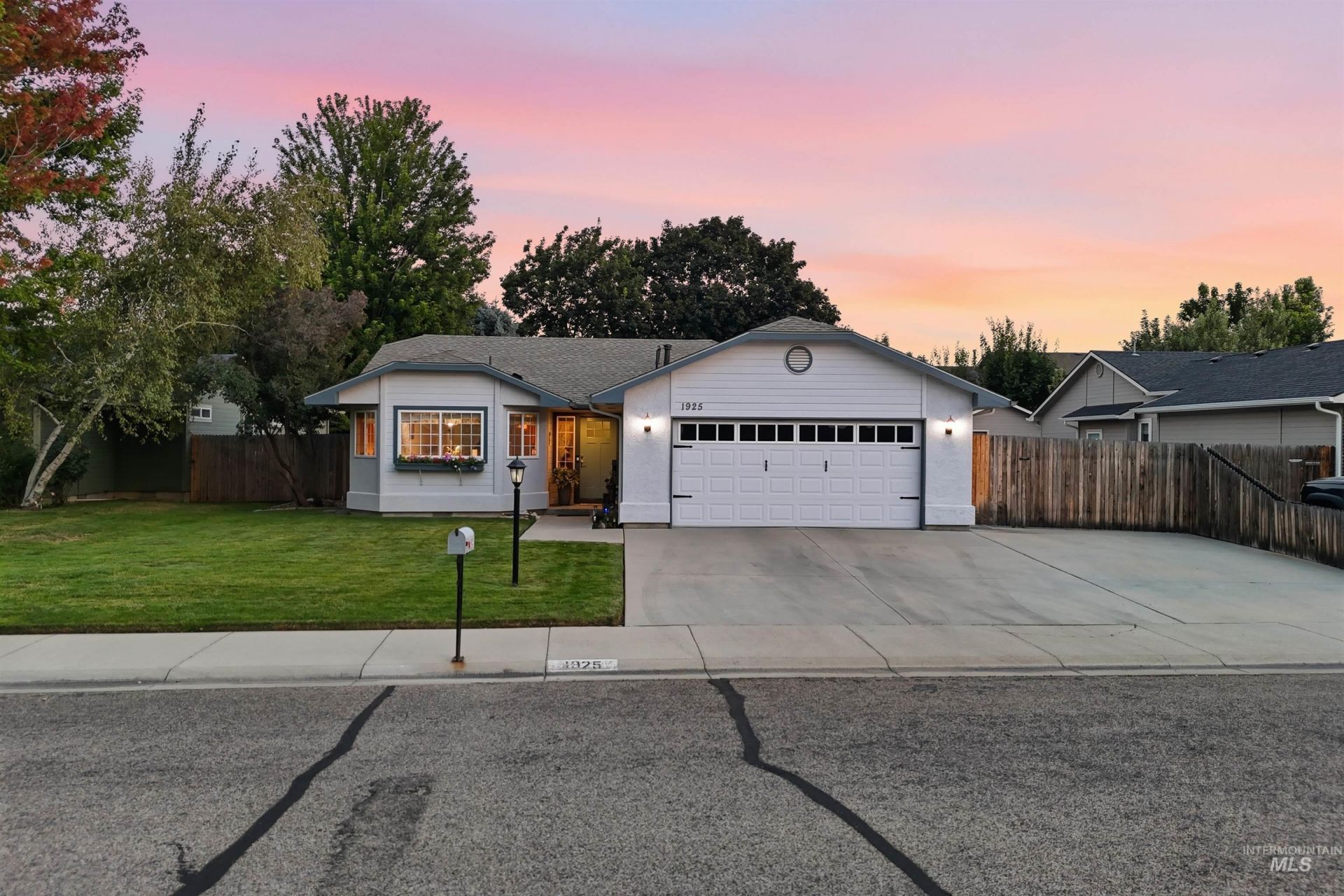 1925 E Challis Dr, Meridian, ID 83646 Main Photo