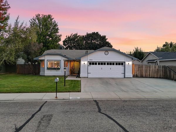 1925 E Challis Dr, Meridian, ID 83646