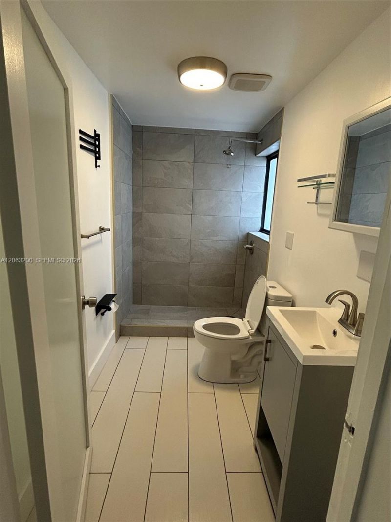 3760 NW 197th St , Unit 2, Miami Gardens, FL 33055 Photo