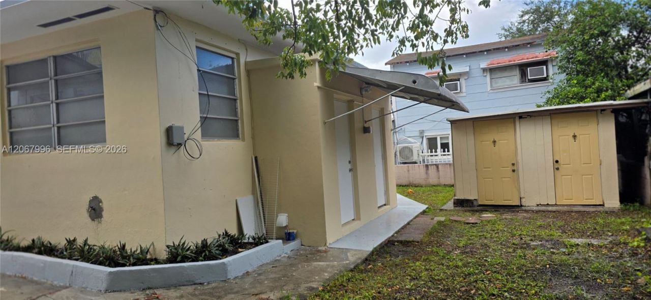 21 NW 32nd Ct , Miami, FL 33125 Photo