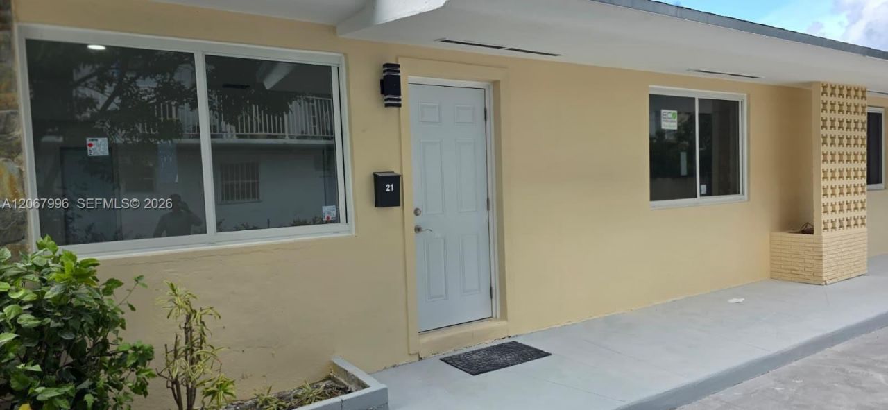 21 NW 32nd Ct , Miami, FL 33125 Photo