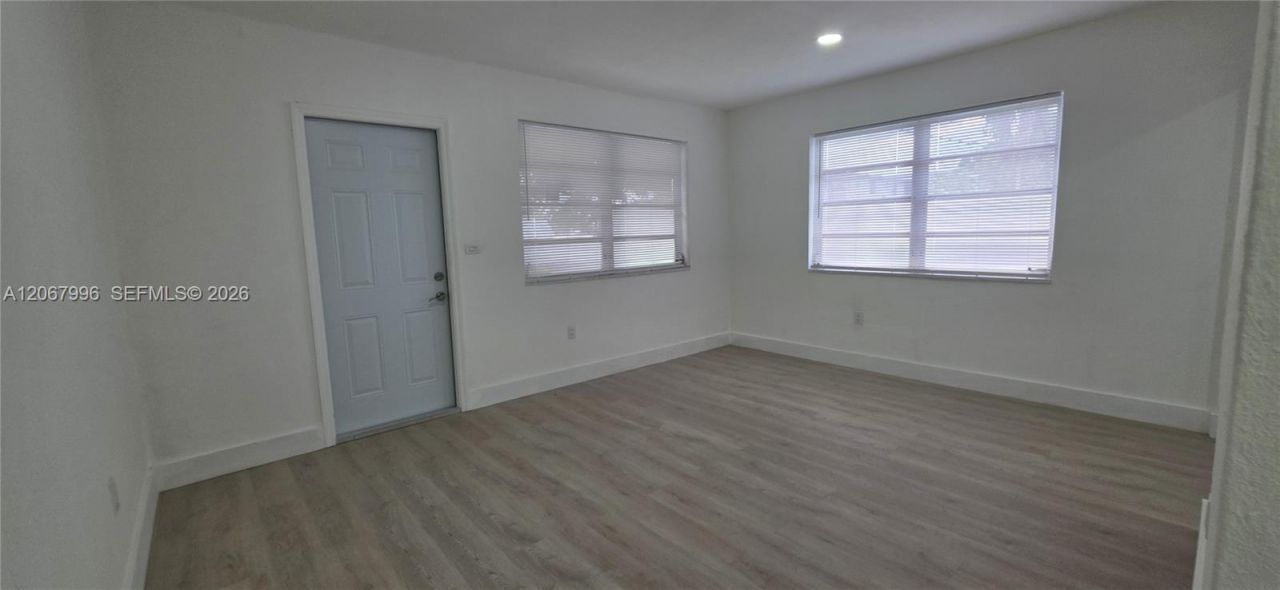 21 NW 32nd Ct , Miami, FL 33125 Photo