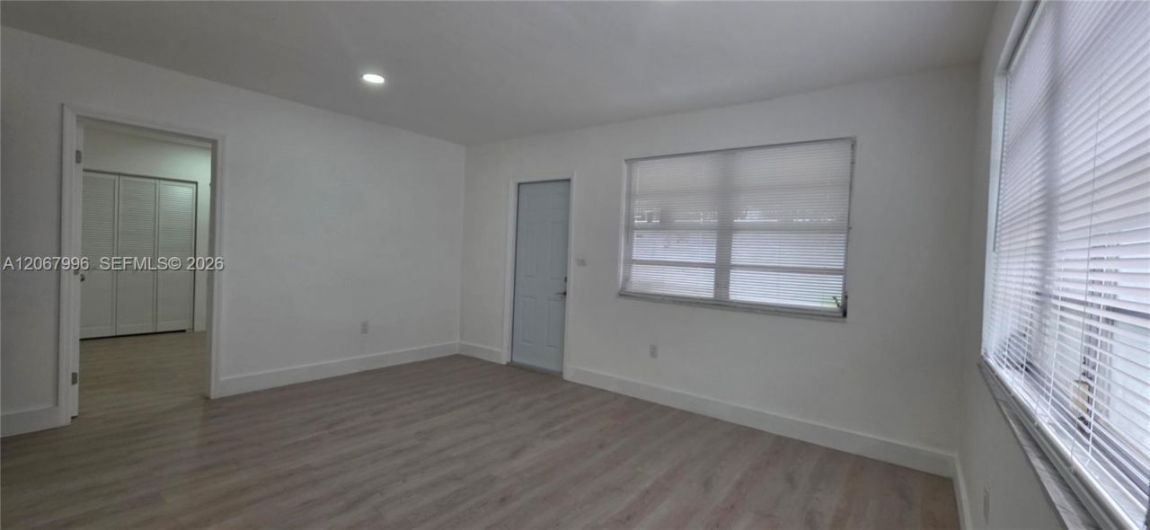 21 NW 32nd Ct , Miami, FL 33125 Photo