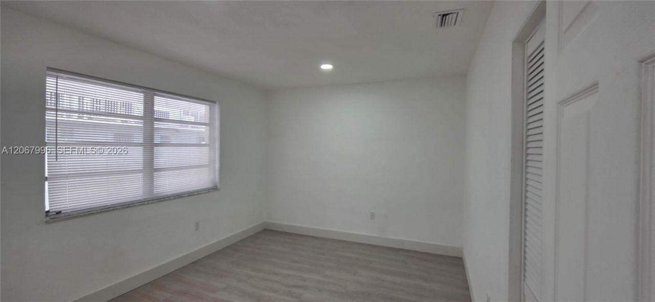 21 NW 32nd Ct , Miami, FL 33125 Photo