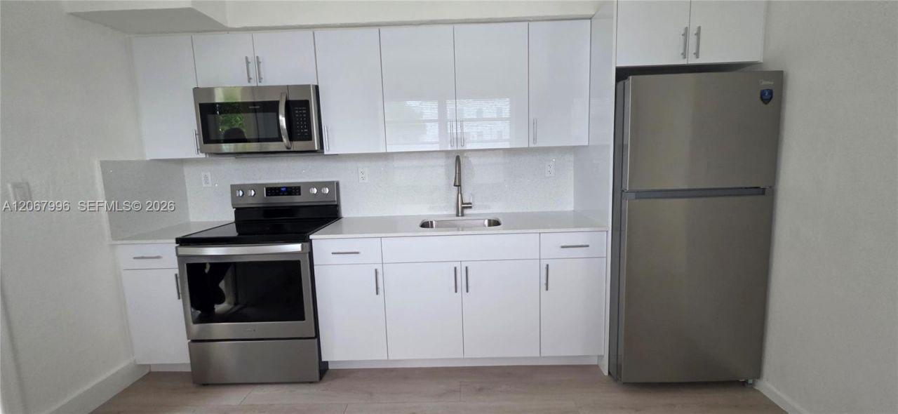 21 NW 32nd Ct , Miami, FL 33125 Photo