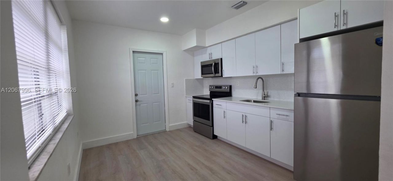 21 NW 32nd Ct , Miami, FL 33125 Photo