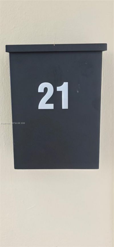 21 NW 32nd Ct , Miami, FL 33125 Photo