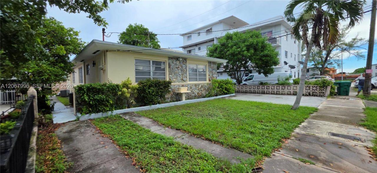 21 NW 32nd Ct , Miami, FL 33125 Photo