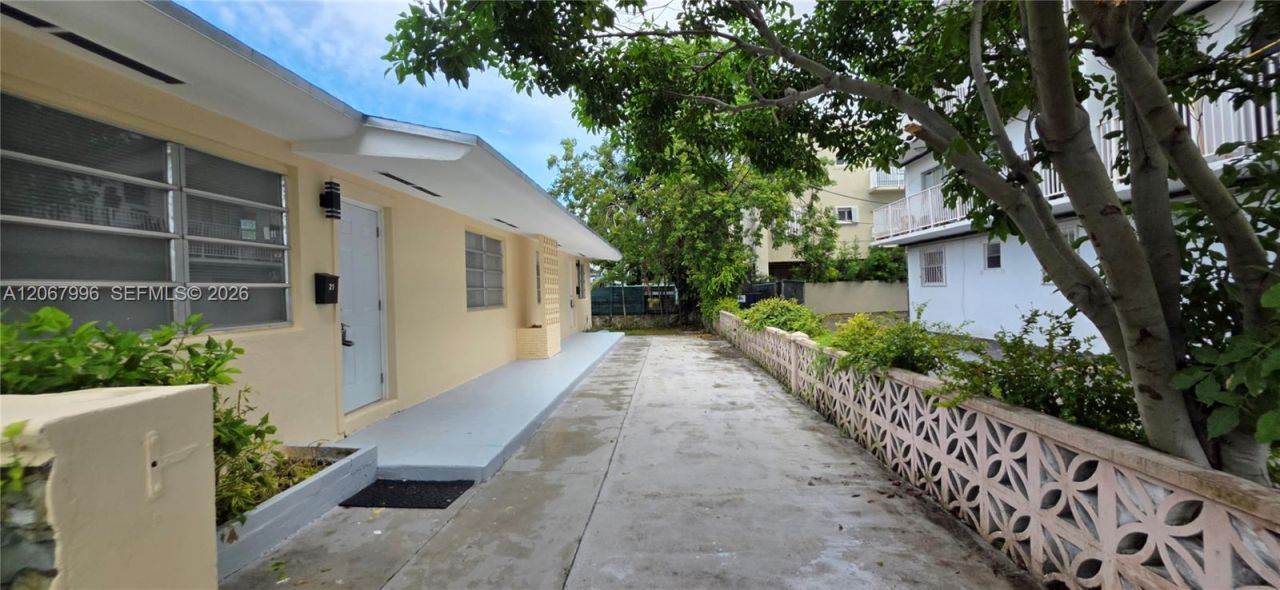 21 NW 32nd Ct , Miami, FL 33125 Photo