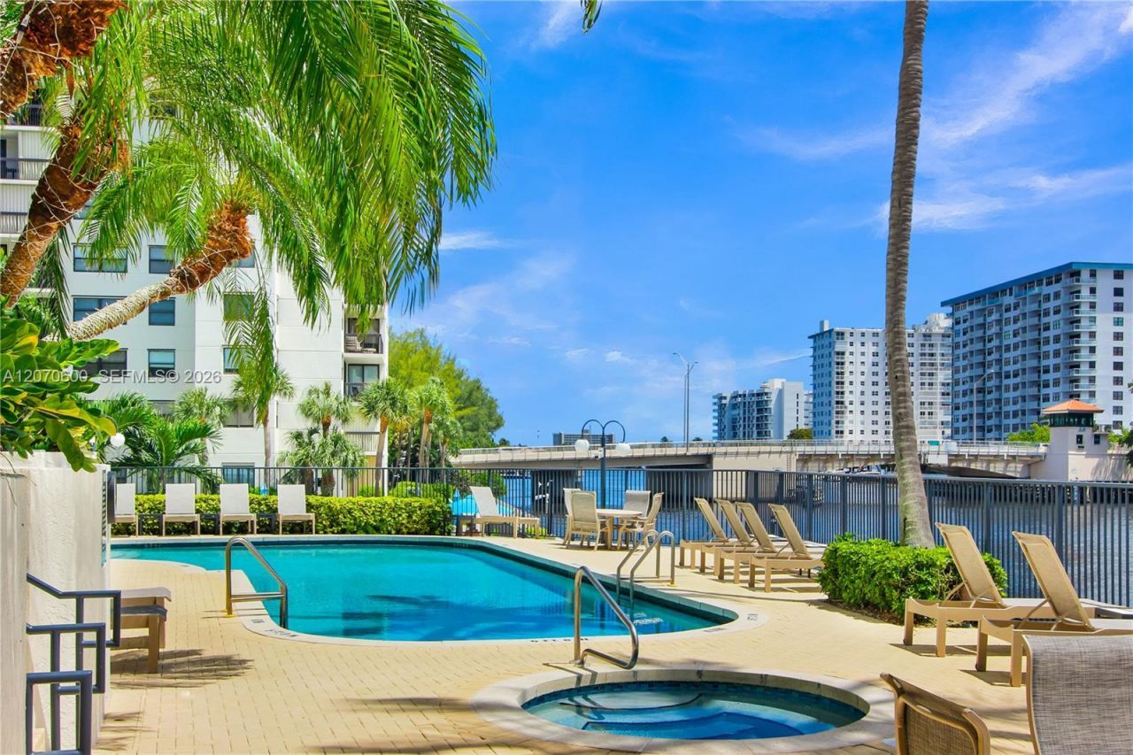 2880 NE 14th St Cswy, Unit 311, Pompano Beach, FL 33062 Photo