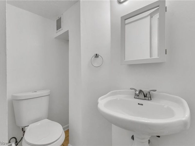 900 Eloise Drive, Cleveland Heights, OH 44112 Photo 10