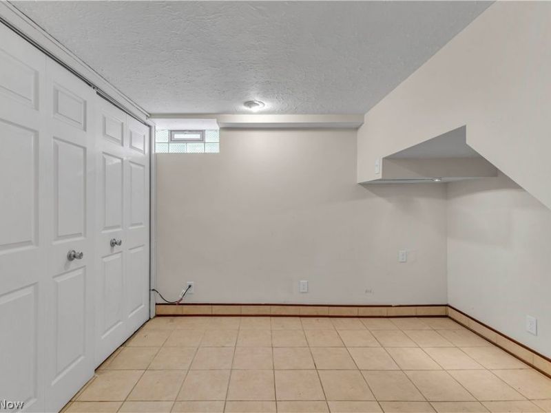900 Eloise Drive, Cleveland Heights, OH 44112 Photo 14