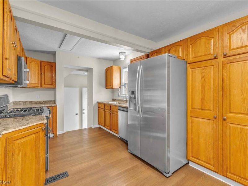 900 Eloise Drive, Cleveland Heights, OH 44112 Photo 17