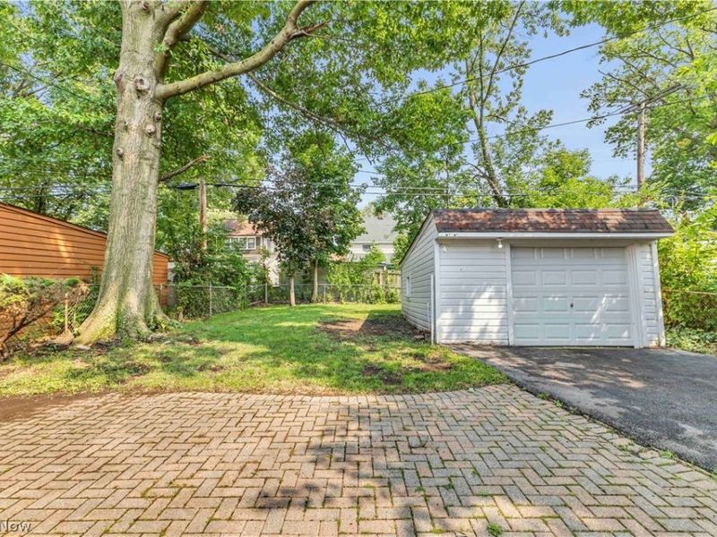 900 Eloise Drive, Cleveland Heights, OH 44112 Photo 5