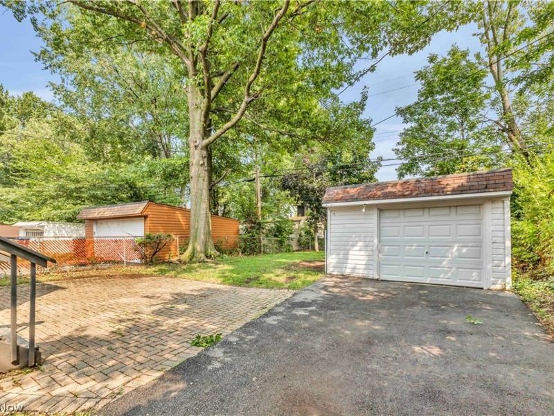 900 Eloise Drive, Cleveland Heights, OH 44112 Photo 6