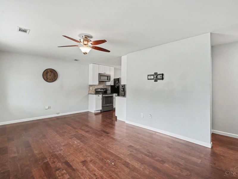 996 Seminole Trail, Milford, OH 45150 Photo 6