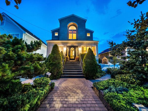 2660 Riverside Drive , Wantagh, NY 11793