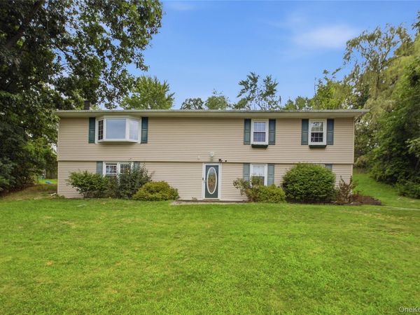 34 Hillview Circle , Poughkeepsie, NY 12603