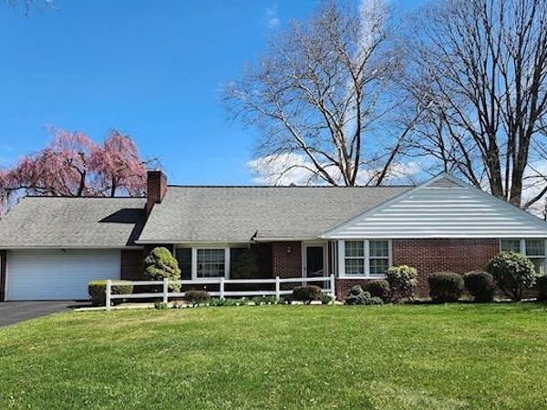 1976 STERLING PLACE, LANCASTER, PA 17601