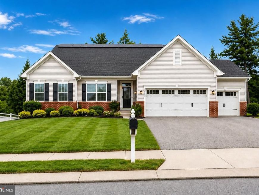 1013 Pin Oak Lane, York, PA 17403 Main Photo