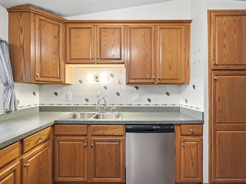 9630 Redwood Circle, Plain City, OH 43064 Photo 5
