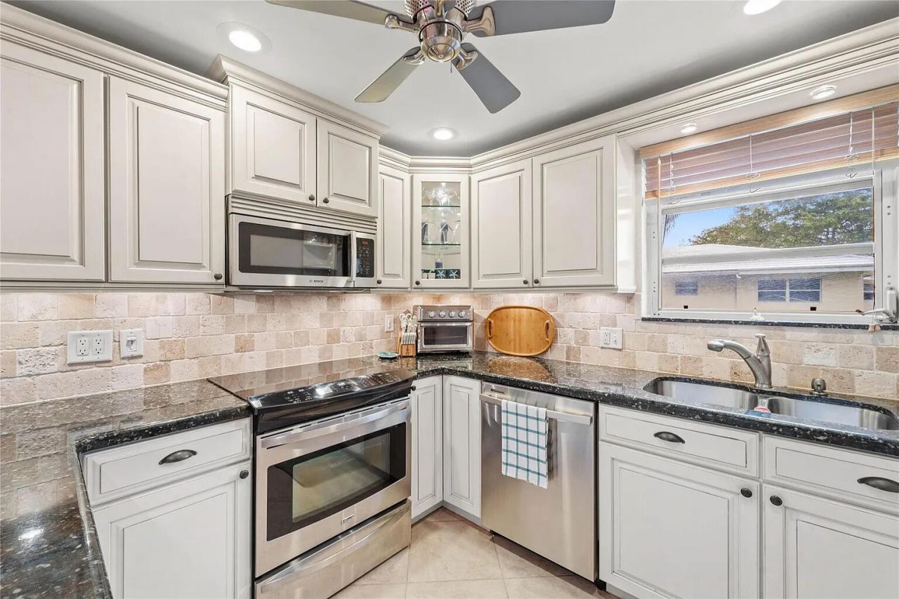 2748 NE 28th, Unit 10, Lighthouse Point, FL 33064 Photo