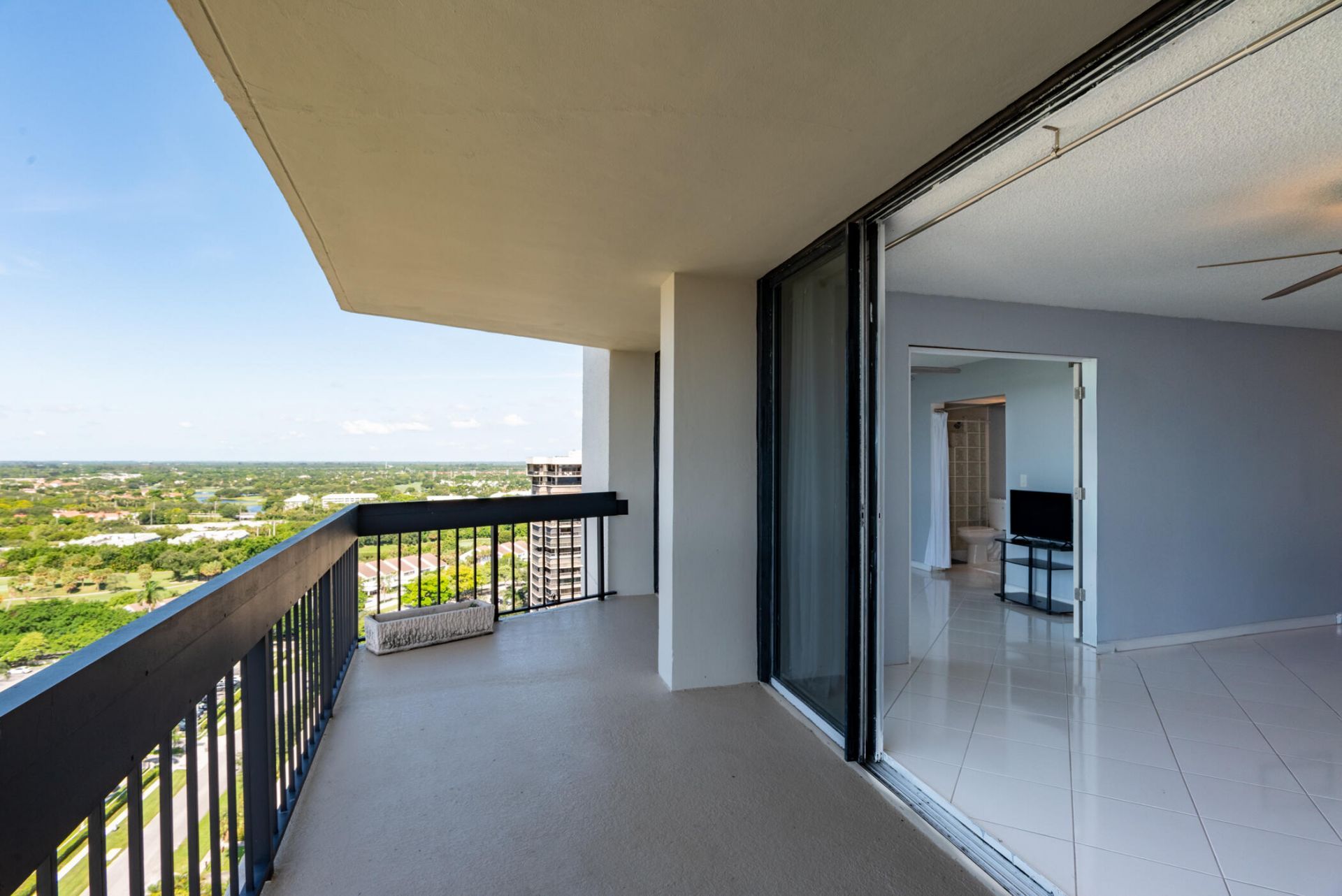 2400 Presidential Way, Unit PH6, West Palm Beach, FL 33401 Photo