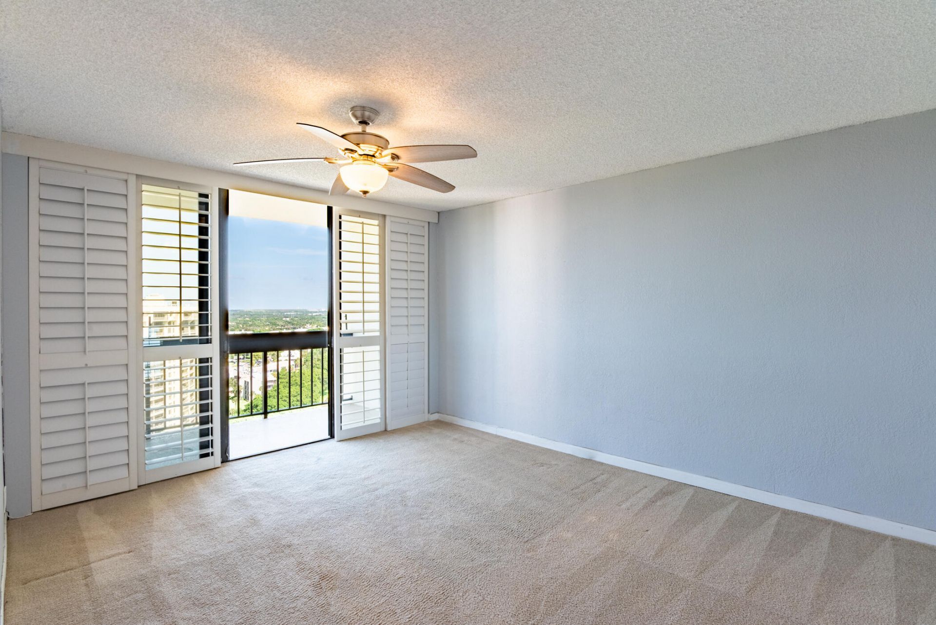 2400 Presidential Way, Unit PH6, West Palm Beach, FL 33401 Photo