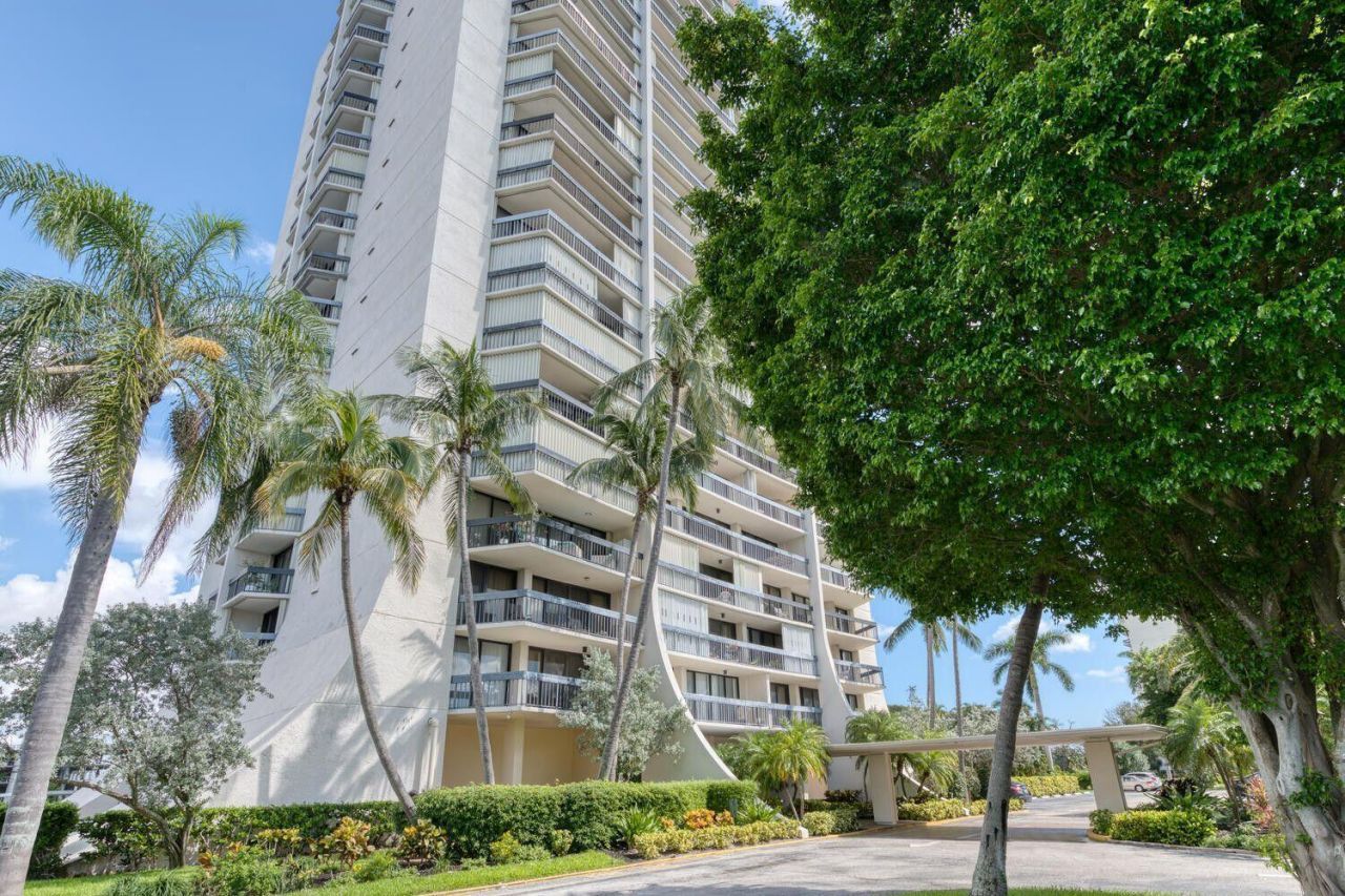 2400 Presidential Way, Unit PH6, West Palm Beach, FL 33401 Photo