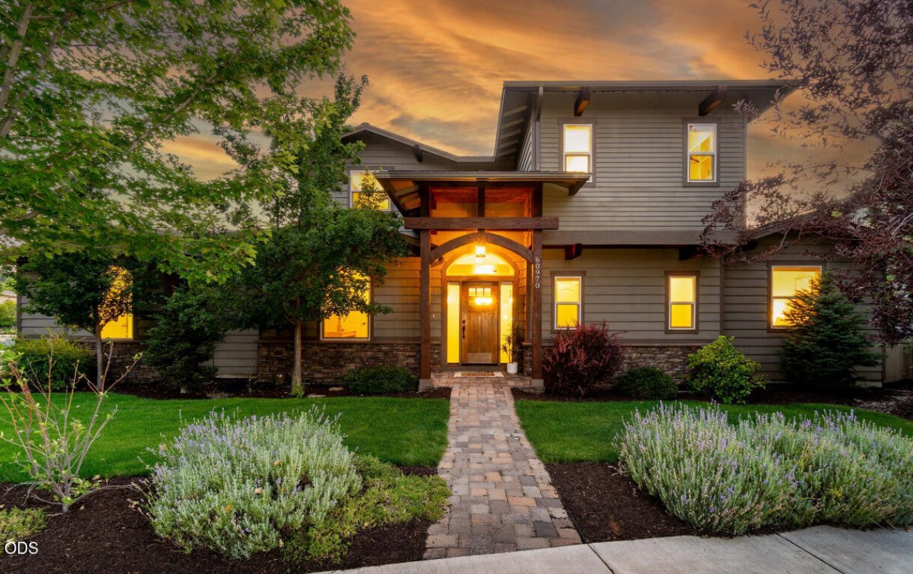 60970 Woods Valley Place, Bend, OR 97702 Main Photo