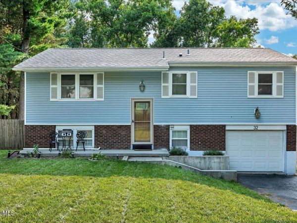32 Tamarack Lane, East Greenbush, NY 12061
