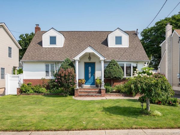 944 Cathedral Avenue , Franklin Square, NY 11010