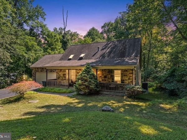 682 WOODBURNE ROAD, LEWISBERRY, PA 17339