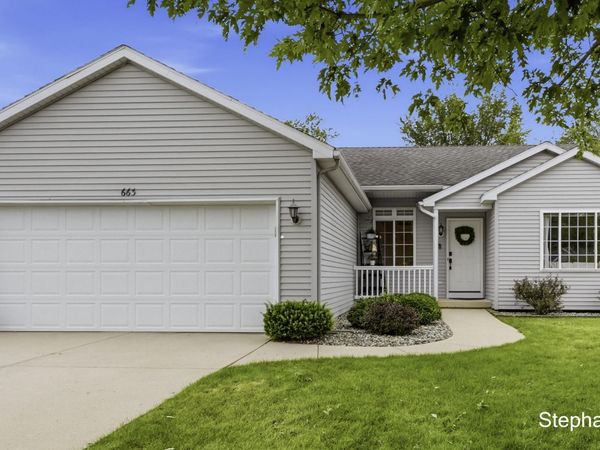 663 Ridgefield Drive, Coopersville, MI 49404