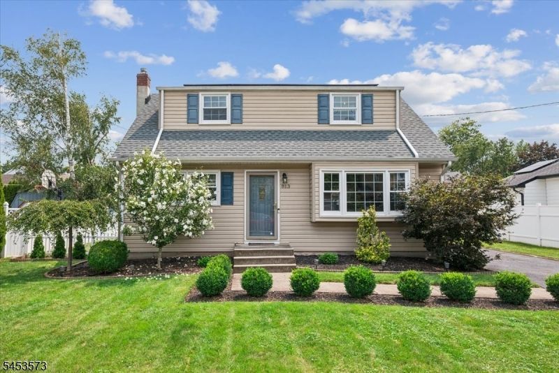 813 Raritan Ave, Manville, NJ 08835 Main Photo