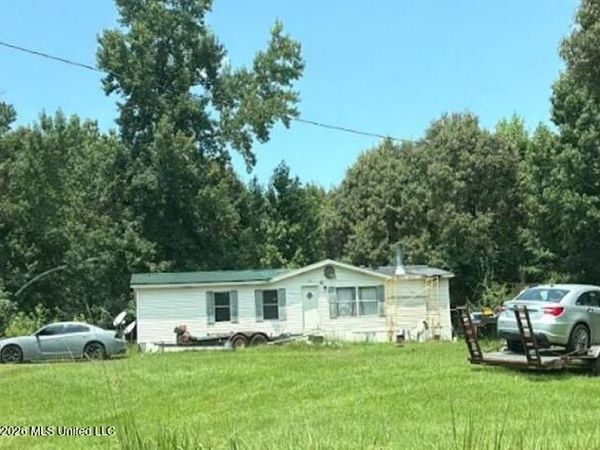 537 Zion Hampton , Collinsville, MS 39325