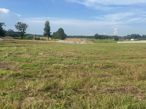 1 Jean Drive , Tullahoma, TN 37388