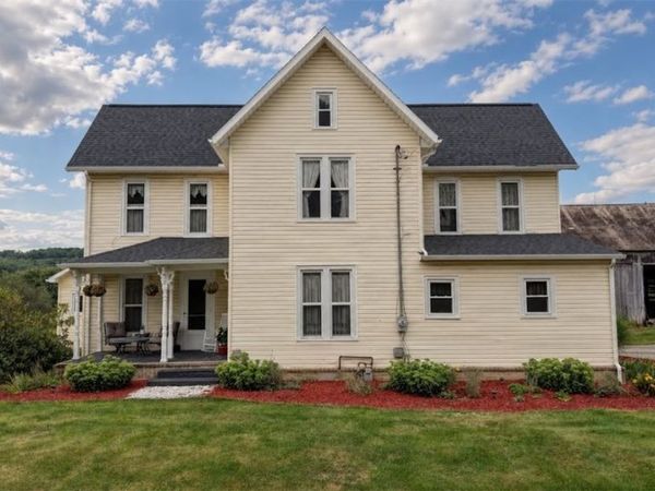 1031 Stonecreek Road SW, New Philadelphia, OH 44663