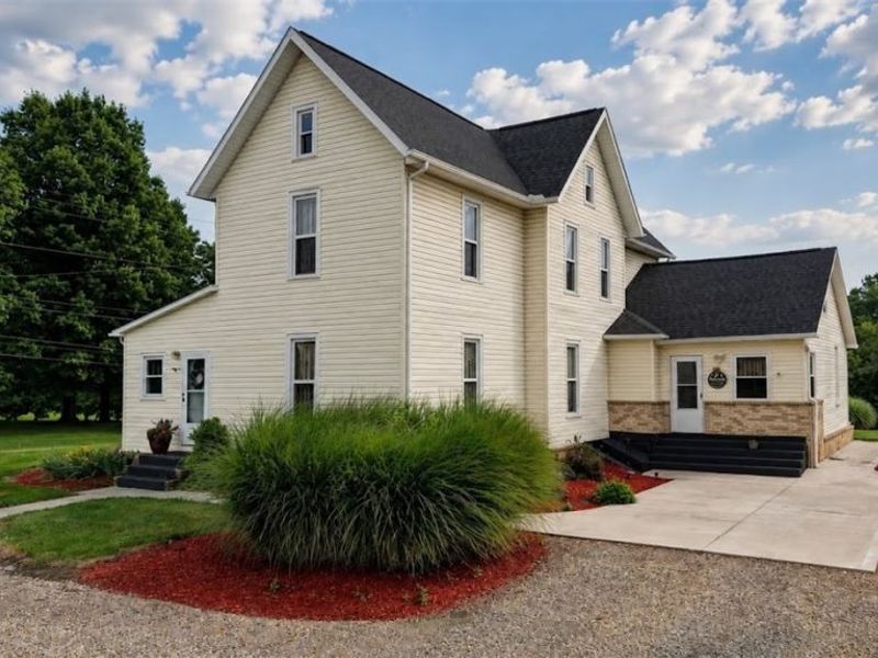 1031 Stonecreek Road SW, New Philadelphia, OH 44663 Photo 3