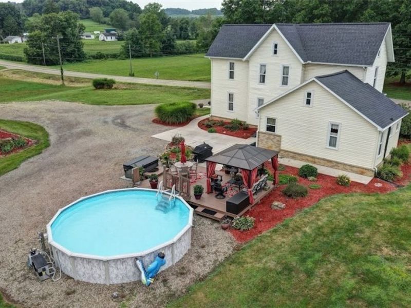 1031 Stonecreek Road SW, New Philadelphia, OH 44663 Photo 5