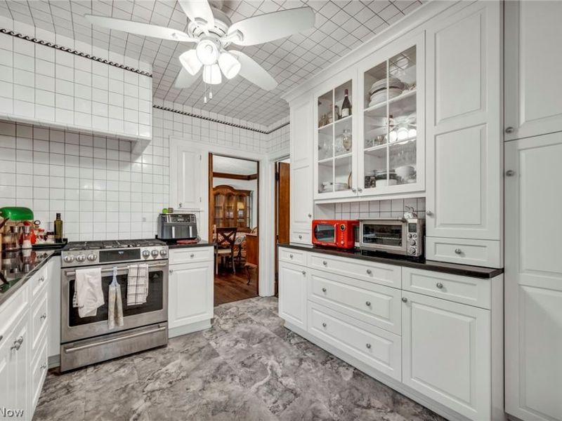 4589 S Hills Drive, Cleveland, OH 44109 Photo 17
