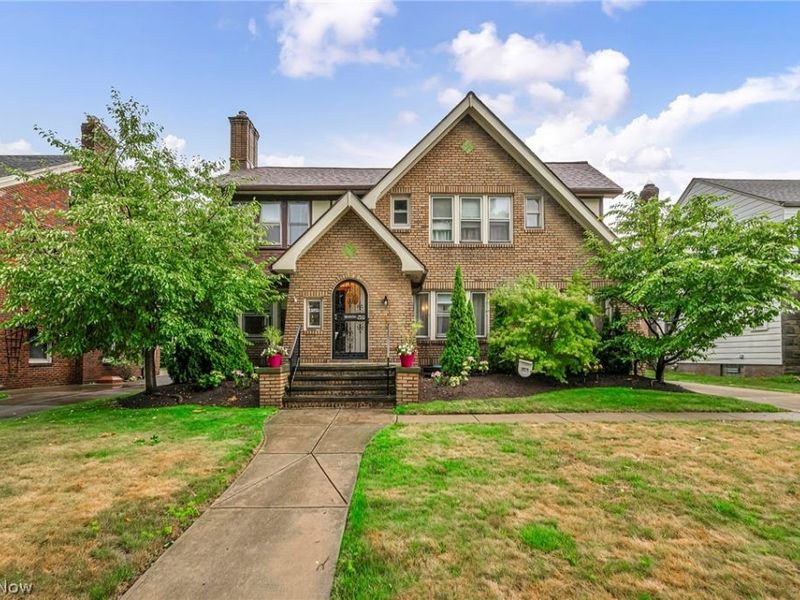 4589 S Hills Drive, Cleveland, OH 44109 Photo 2