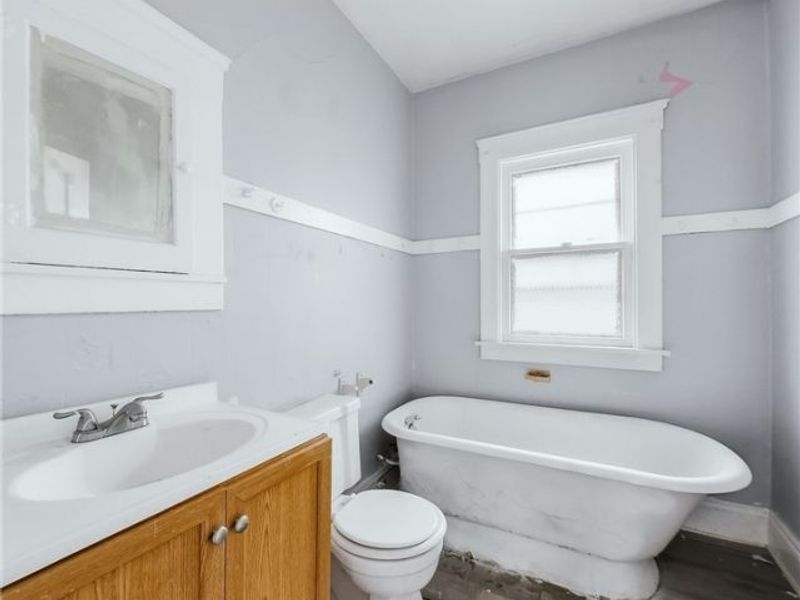 11610 Shadeland Avenue, Cleveland, OH 44108 Photo 32