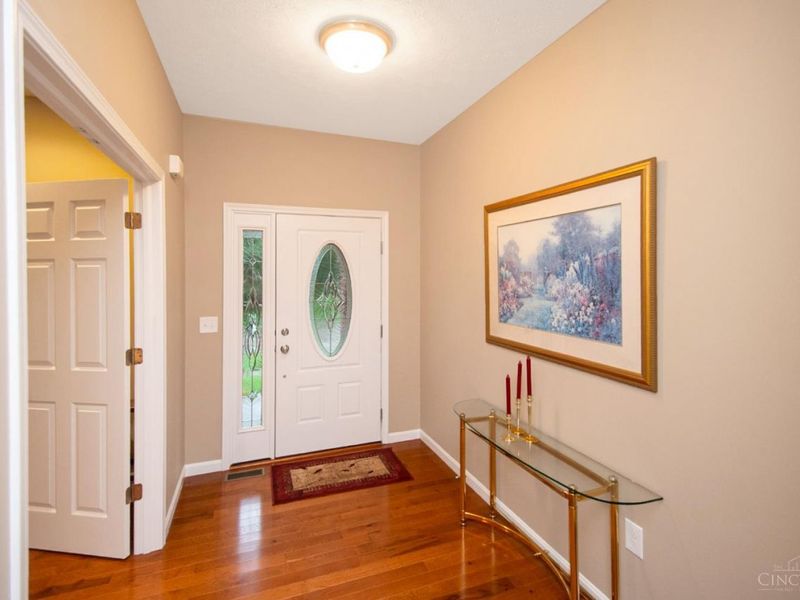 320 Huntington Drive, Hamilton Township, OH 45039 Photo 2