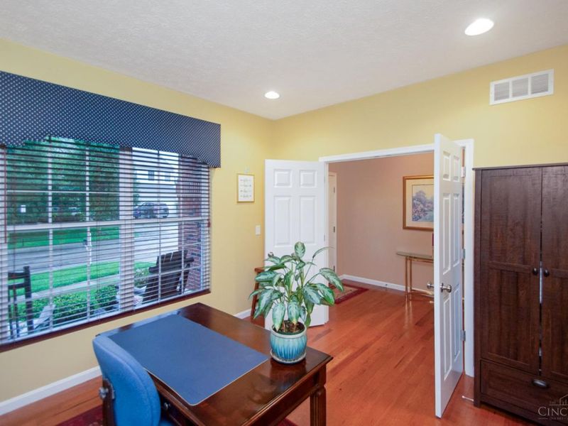 320 Huntington Drive, Hamilton Township, OH 45039 Photo 4