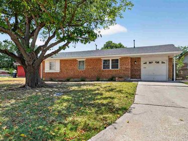 5618 NW Eisenhower Dr, Lawton, OK 73505