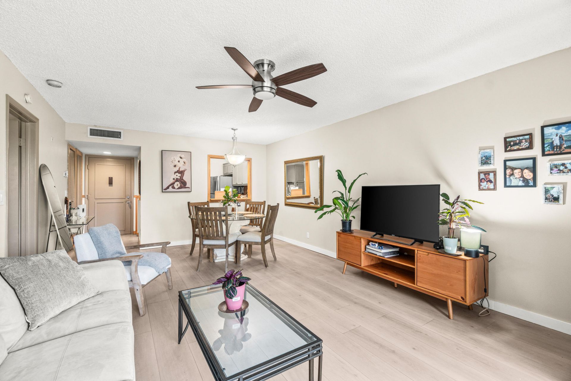 5370 Las Verdes Circle, Unit 209, Delray Beach, FL 33484 Photo