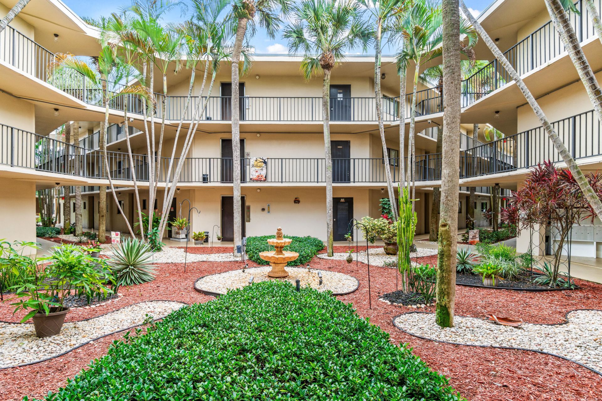 5370 Las Verdes Circle, Unit 209, Delray Beach, FL 33484 Photo