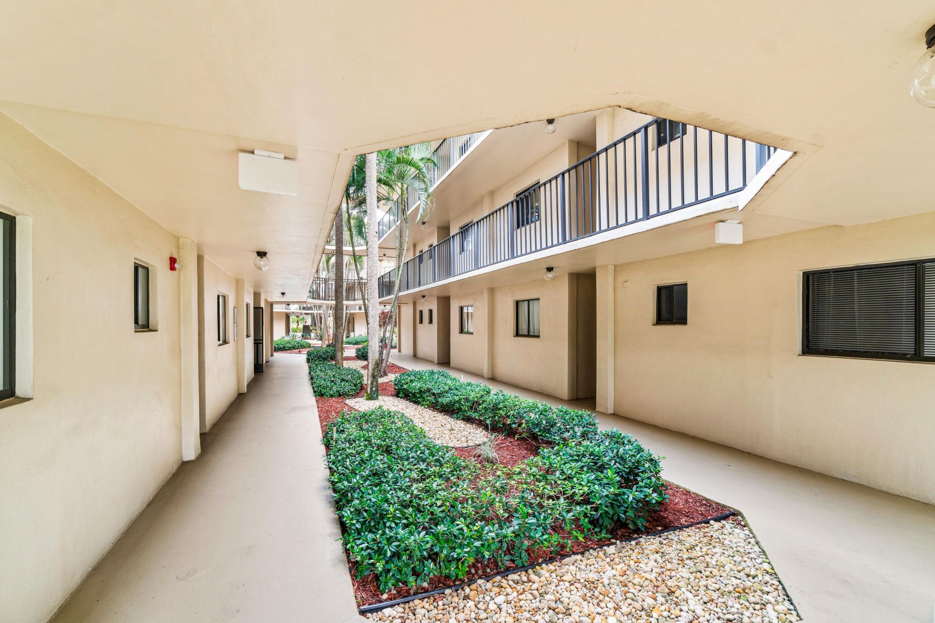 5370 Las Verdes Circle, Unit 209, Delray Beach, FL 33484 Photo